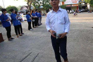 Trưởng thôn 46 tuổi ở Hà Tĩnh đậu tốt nghiệp THPT