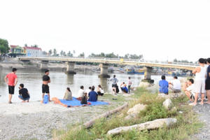 Trắng đêm tìm kiếm cô gái rơi xuống dòng Mai Giang mất tích