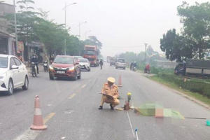 Hải Dương: Cụ bà bị xe tải tông tử vong khi sang đường