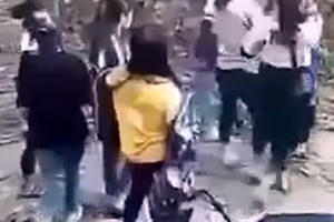 Mâu thuẫn trên mạng xã hội, 2 nhóm nữ sinh kéo nhau lên đồi cao su "giải quyết"