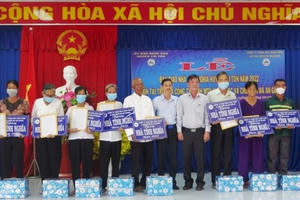 10 gia đình chính sách tại An Giang nhận nhà tình nghĩa