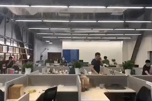 Tháp Thượng Hải cao nhất Trung Quốc dột như mưa