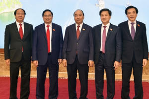 Giới thiệu chữ ký của Thủ tướng, 2 Phó Thủ tướng và BTCN Văn phòng Chính phủ