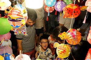 Tết trông trăng đã bị người lớn bóp méo, biến tướng?