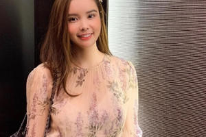 Trang điểm sương sương, Hoa hậu Huỳnh Vy cũng khiến người nhìn say đắm