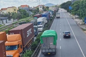 Xe xếp hàng dài hơn chục km trên Quốc lộ 5