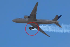 Kinh hoàng động cơ máy bay Mỹ phát nổ, cháy ngùn ngụt giữa không trung