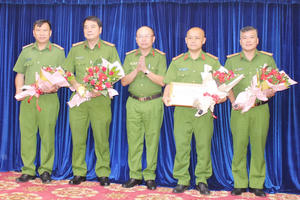 Bình Dương: Thưởng nóng Ban chuyên án truy bắt nhanh đối tượng giết người, cướp tài sản