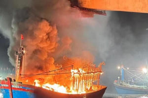 Cháy nhiều tàu cá trong đêm, ngư dân Nghệ An mất trắng hàng chục tỷ đồng