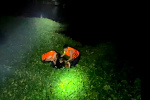 Hải Dương: Kịp thời cứu vớt nam thanh niên nhảy cầu trong đêm Hải Dương: Kịp thời cứu vớt nam thanh niên nhảy cầu trong đêm