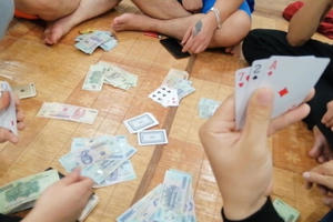 Thanh Hóa: Bắt quả tang 2 Hiệu trưởng trên chiếu bạc