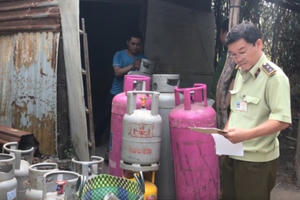 Bình Dương: Phát hiện điểm sang chiết gas lậu "núp mình" trong rừng trúc