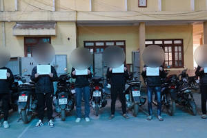 Khởi tố nhóm thanh thiếu niên “bốc đầu” xe máy, gây rối trật tự công cộng