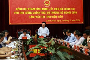 Phó Thủ tướng Phạm Bình Minh làm việc tại Điện Biên Phó Thủ tướng Phạm Bình Minh làm việc tại Điện Biên