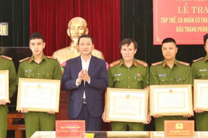 Thanh Hoá: Trao thưởng cho tập thể, cá nhân có thành tích xuất sắc trong đấu tranh phòng, chống tội phạm ma túy Thanh Hoá: Trao thưởng cho tập thể, cá nhân có thành tích xuất sắc trong đấu tranh phòng, chống tội phạm ma túy