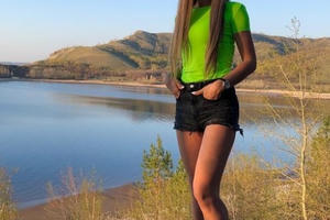 Gái xinh nhảy qua cửa sổ trốn kiểm dịch corona gây phẫn nộ