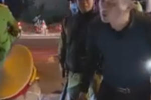 Đắk Lắk: Xử lý người đàn ông chống đối, thách thức đánh nhau với CSGT Đắk Lắk: Xử lý người đàn ông chống đối, thách thức đánh nhau với CSGT