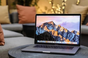 Tin kinh tế 6AM: Cục Hàng không Việt Nam cấm mang Macbook Pro 15 inch lên máy bay