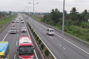 Những điều cần tránh khi lái xe trên đường cao tốc