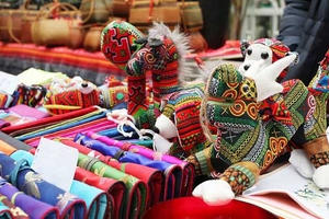 Tái hiện chợ Tết xưa tại khách sạn Metropole Hà Nội Tái hiện chợ Tết xưa tại khách sạn Metropole Hà Nội