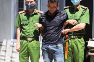 Đang đi giao “hàng trắng” thì bị bắt