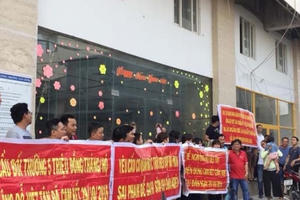 Địa ốc 24h: 'Vây' chủ đầu tư dự án đòi nhà, điều tra 72 trường hợp nghi xây dựng trái phép
