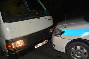 Rượt đuổi như phim bắt xe khách chở gỗ lậu