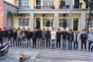 Bắt khẩn cấp 16 "thanh niên choai" mang hung khí đi hỗn chiến