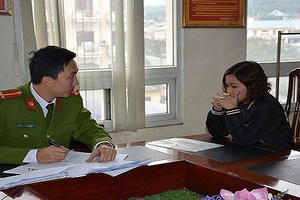 Quảng Ninh: Bắt bà chủ tiệm cầm đồ kiêm cho vay nặng lãi