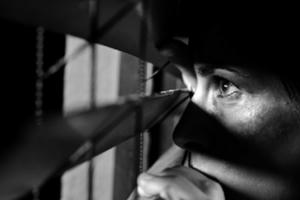 Ai được vào lánh nạn trong nhà tạm lánh?