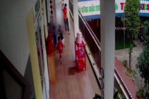 Lại thêm một chuyện rùng mình ở trường mầm non đắt đỏ bậc nhất Lào Cai