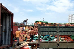 Chuyến tàu lương thực “nghĩa tình” xuất phát vào Nam Chuyến tàu lương thực “nghĩa tình” xuất phát vào Nam