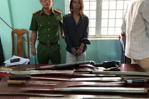 Bắt quả tang gã 9x vừa tàng trữ ma túy, vừa chế vũ khí