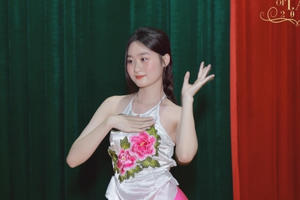 Duyên dáng nữ sinh Trường Đại học Luật Hà Nội Duyên dáng nữ sinh Trường Đại học Luật Hà Nội