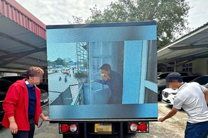 Xử phạt một công ty lắp màn LED quanh xe tải để quảng cáo