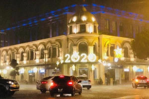 Mưa rào, mưa đá kỳ lạ đêm giao thừa và mùng 1 Tết báo hiệu điều gì? Mưa rào, mưa đá kỳ lạ đêm giao thừa và mùng 1 Tết báo hiệu điều gì?