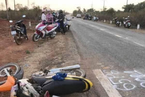 Xe ô tô phóng nhanh tông xe máy, 3 người thiệt mạng