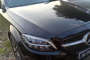 Xế hộp bạc tỷ nằm la liệt ở bãi xe thanh lý chờ chủ mới