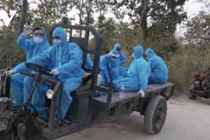 Những chiến sĩ áo trắng lặng thầm ở tuyến đầu chống dịch