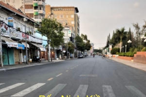 Cần Thơ vắng bóng người dân trong ngày đầu thực hiện cách ly xã hội Cần Thơ vắng bóng người dân trong ngày đầu thực hiện cách ly xã hội