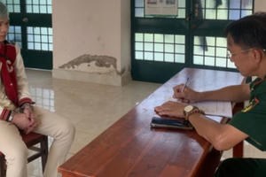 Đánh người trốn nã sang Campuchia, quay về thì bị bắt