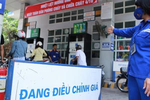 Giá xăng "bạo tăng" áp sát mốc 22.000đ/lít
