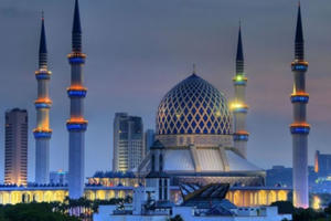 Ngất ngây với mái vòm xanh biếc xanh ở Thánh đường Hồi giáo