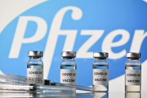 Biến thể Omicron đe dọa nguồn cung vaccine toàn cầu trong năm 2022