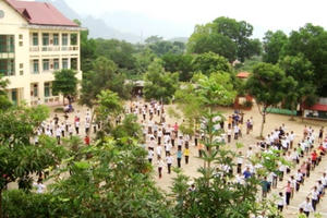 Học sinh lớp 11 ở Hà Giang bị bạn đâm thấu ngực tại cổng trường