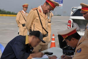 Dương tính với ma túy khi lái xe đầu kéo, tài xế khai do... uống rượu