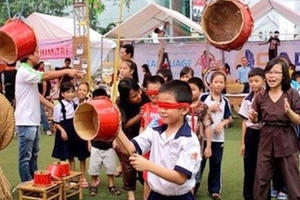 “Làng với tuổi thơ” có nhiều hoạt động hướng tới khách thiếu nhi
