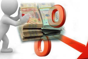 Lãi suất tiết kiệm giảm, lượng tiền gửi vào ngân hàng thấp kỷ lục