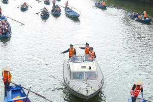 Kiểm soát chặt hoạt động hơn 4.000 chiếc đò, thuyền tại chùa Hương