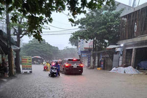 Nghệ An: Sạt lở núi ở huyện Quế Phong, Tp Vinh nhiều nhà ngập nước